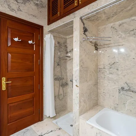 Espectacular Casa Con Jardin 